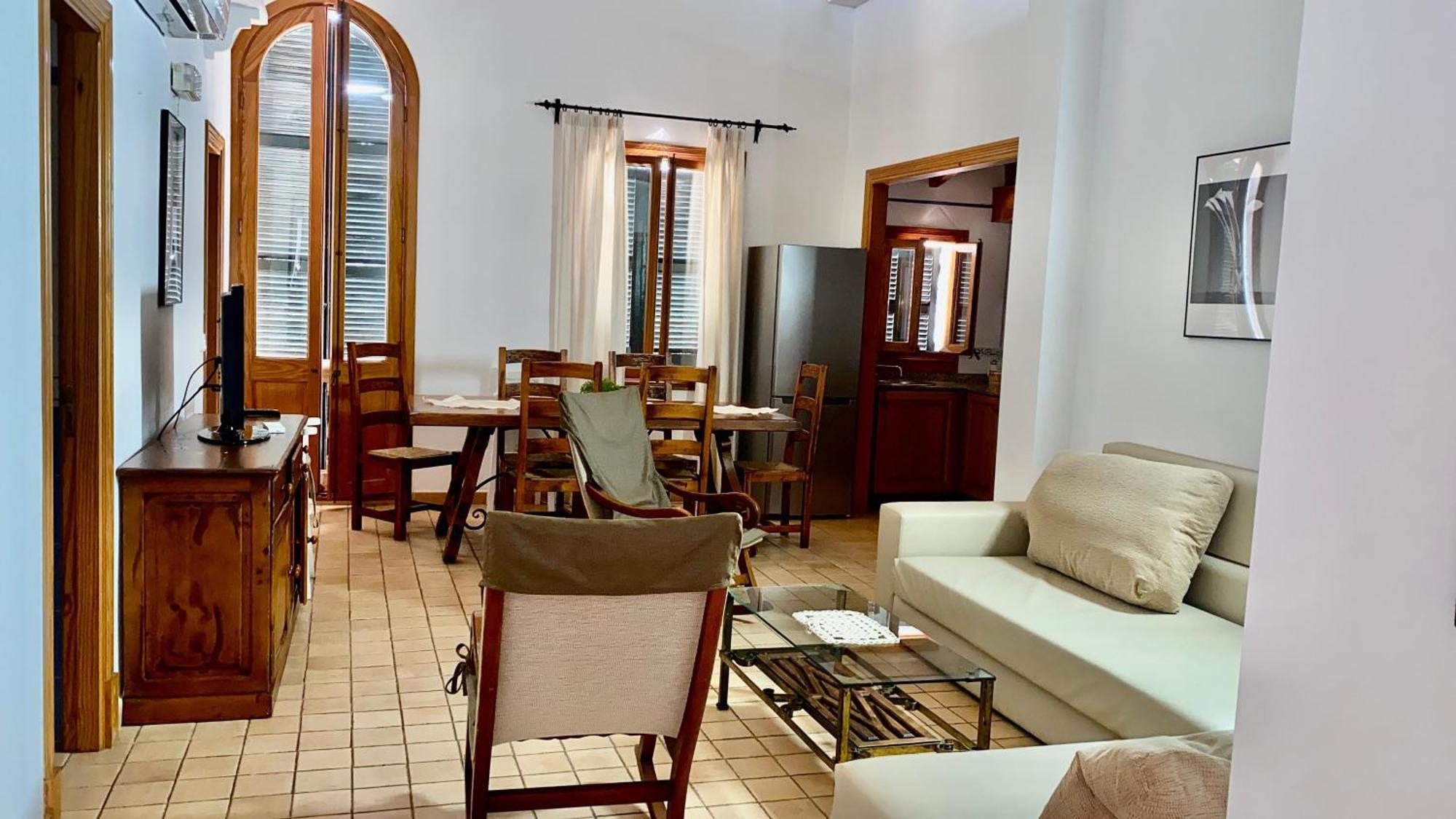 Puerto De Pollensa And Apartments, With Private Mountain Ideal For Runners, Trailers,near Approximately 5 Minutes Walking, Unique Experience In A Ullal Old Typical Mallorca House With Private Mountain And Near To The Beac Apartamento Port de Pollença